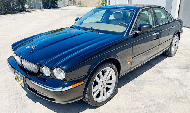 2004 jaguar xjr 1